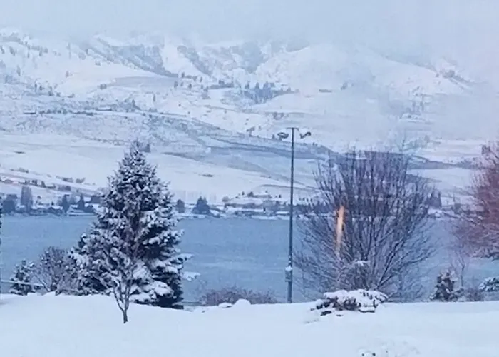 Lake Chelan View Condo In Downtown Near Beach!