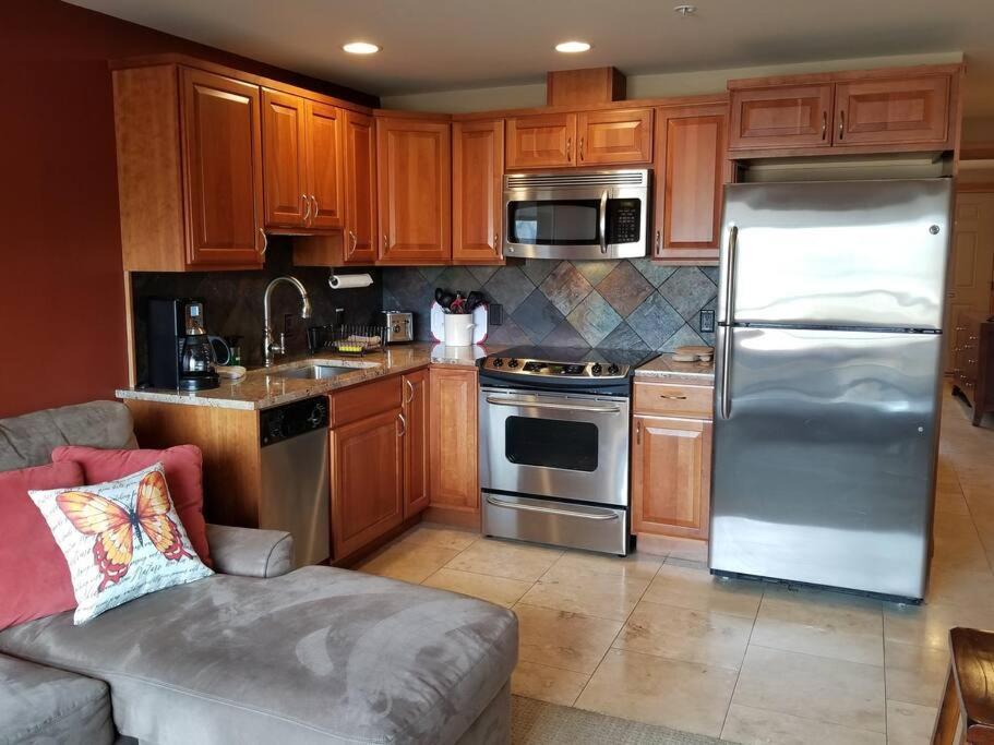 Apartment View In Downtown Near Beach! *
